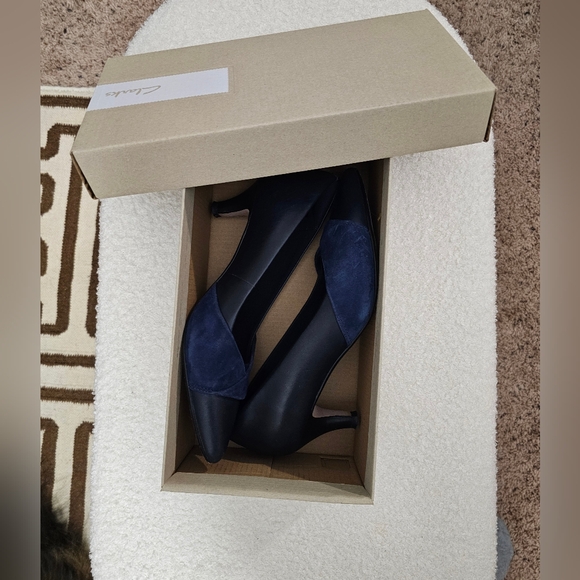 🩵Clarks navy linvale vena leather pointed toe pumps heels women size 6 - Picture 6 of 9